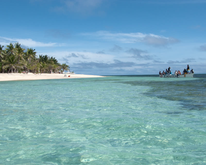 Karibischer Strand als Fernziel für Kreuzfahrten mit Flug